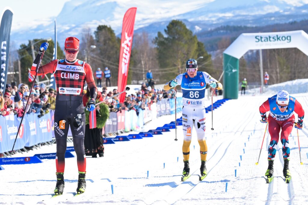 Nå blir Johan Hoel (til venstre) og Eirik Sverdrup Augdal (midten) lagkompiser i Team Ragde Charge. Foto: Reichert/NordicFocus.