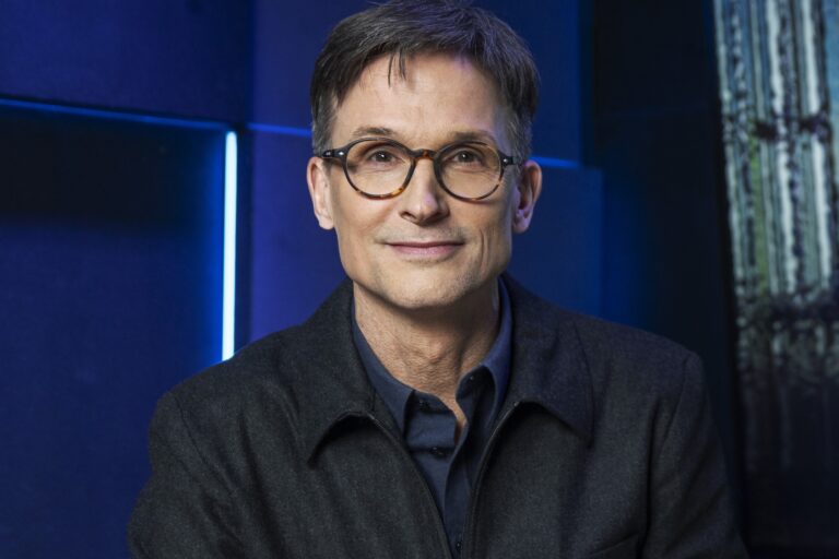 260214 Niklas Jonsson under en fotografering hos HBO Max den 14 februari 2026 i Stockholm.