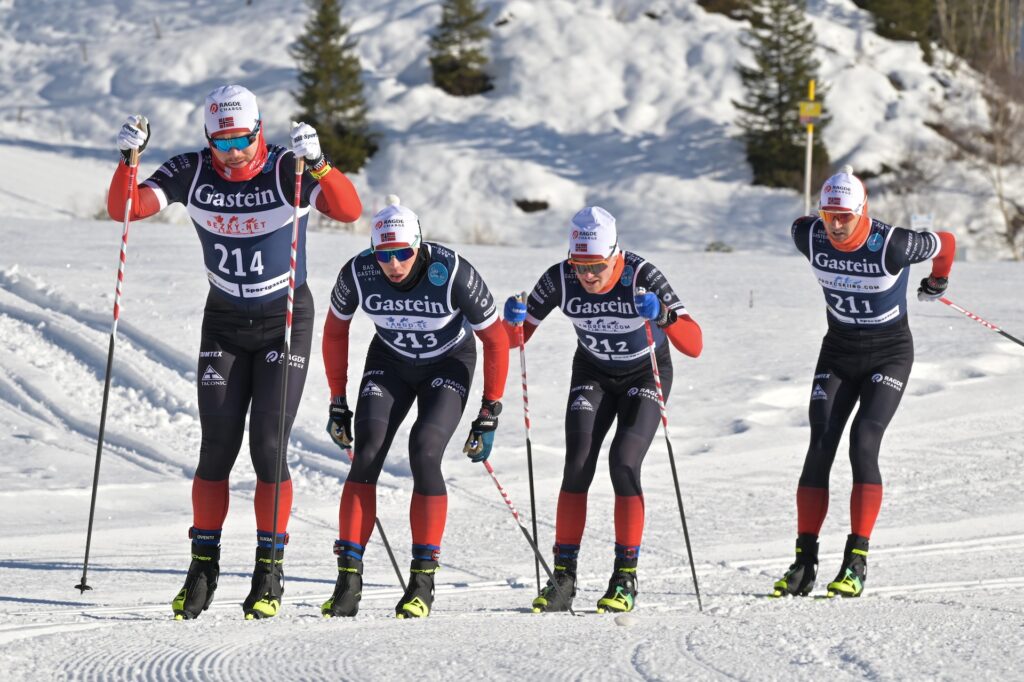 Håvard Solås Taugbøl (foran)i Ski Classics debuten I Bad Gastein I desember, sammen med teamkollegaene Mikael Gunnulfsen, Johan Hoel og Andreas Nygaard. Foto: Reichert/NordicFocus. 