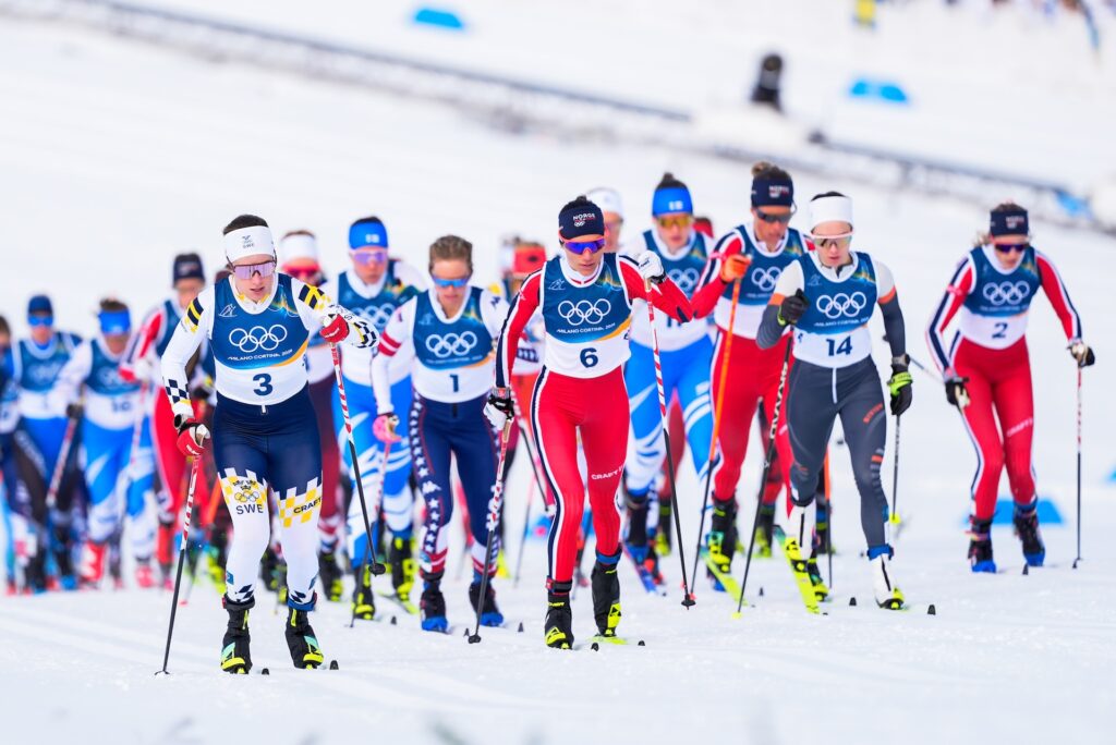 22.02.2026, Tesero, Italy (ITA): Ebba Andersson (SWE), Jessie Diggins (USA), Heidi Weng (NOR), Dariya Nepryaeva (AIN), Karoline Simpson-Larsen (NOR), (l-r) - XXV. Olympic Winter Games Milano-Cortina 2026, Cross-Country, mass women, Tesero (ITA). www.nordicfocus.com. © For editorial use only.