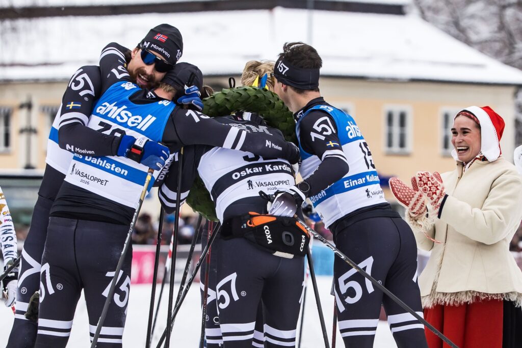 Runar Mathisen and Oskar Kardin celebrate after competing in Vasaloppet on March 1, 2026 in Mora.
Photo: Daniel Eriksson / BILDBYRÅN