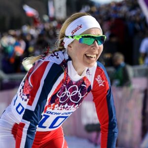 Kristin Størmer Steira jublar efter målgången under damernas skidlopp över 30 km under OS i Sochi den 22 februari 2014.
