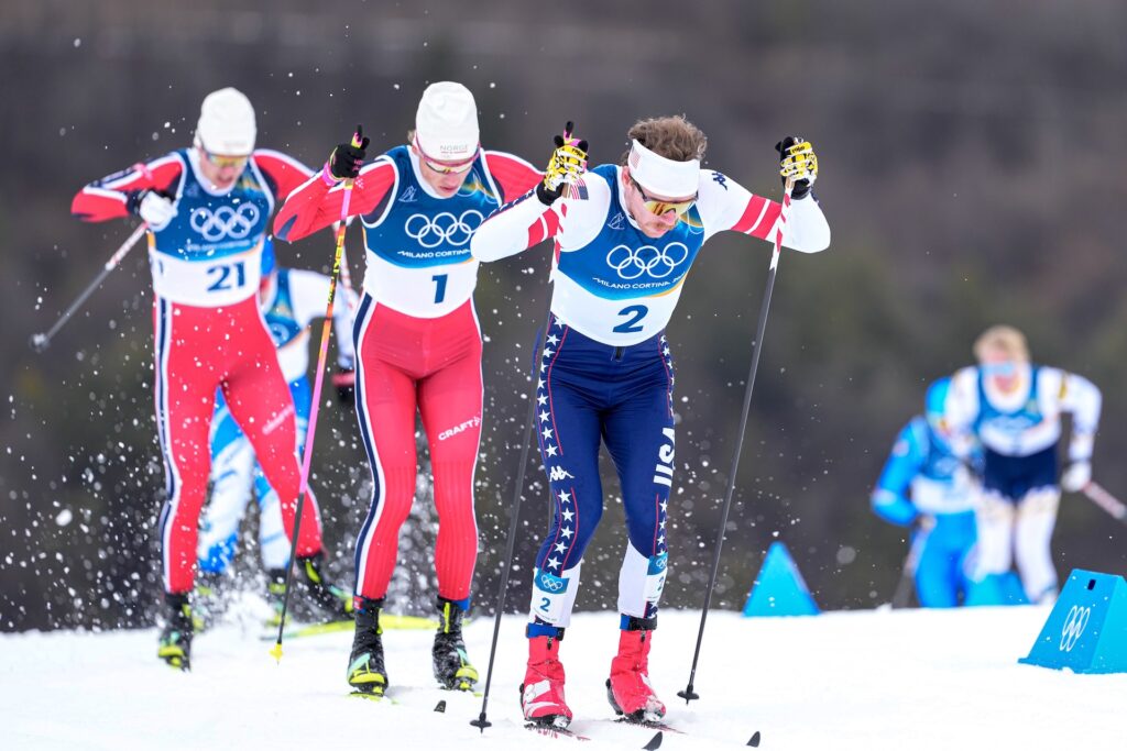 Ben Ogden foran Johannes Høsflot Klæbo og Erik Valnes under sprinten i OL 2026. Foto: Barbieri/NordicFocus