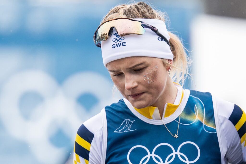 Frida Karlsson tok to gull under OL i vinter. Men hjemme følte hun seg aldri trygg. Selv om mannen som hadde forfulgt henne i årevis ble dømt til betinget fengsel, bot og kontaktforbud, fortsatte han å oppsøke henne både hjemme i Sverige og i utlandet. Foto: Joel Marklund / BILDBYRÅN