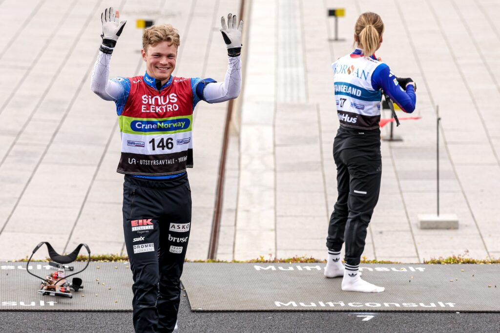 Sivert Bjørndalen var ferdigskutt lenge før den franske OL-mesteren Océane Michelon. Foto: Manzoni/NordicFocus