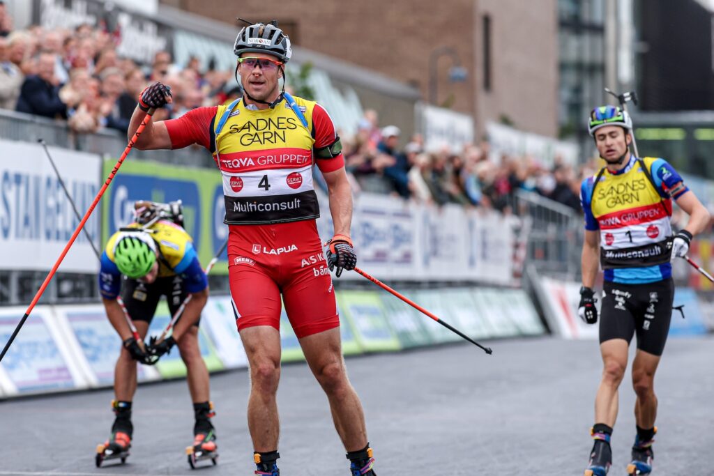 Vetle Sjåstad Christiansen er det store forbildet til Sivert Bjørndalen, men 23-åringen fra Simostranda har også stor respekt for den fransk-norske skiskytterstjernen Eric Perrot. Foto: Manzoni/NordicFocus