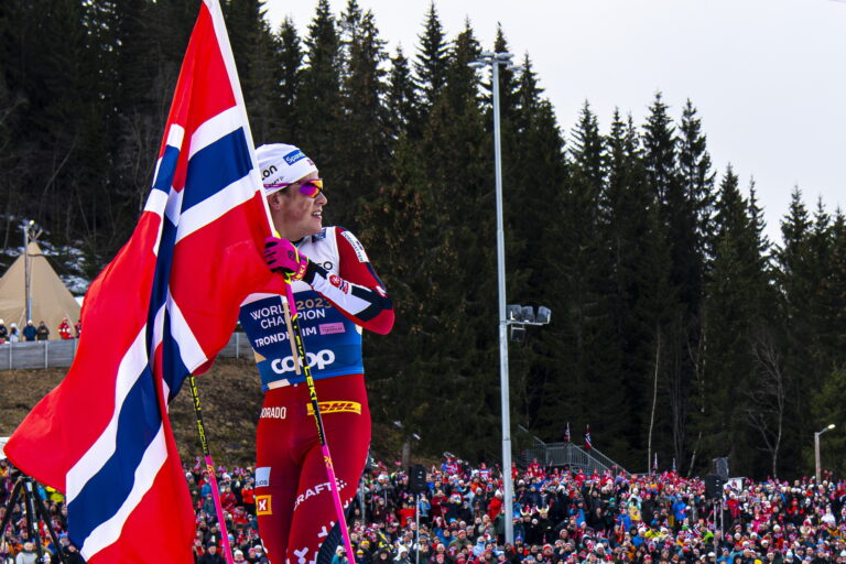 250306 Johannes Høsflot Klæbo of Norway celebrates after the men's 4 x 7.5 km classic/free technique relay during day 9 of the 2025 FIS Nordic Ski World Championships on March 6, 2025 in Trondheim. Photo: / kod MT / MT0777